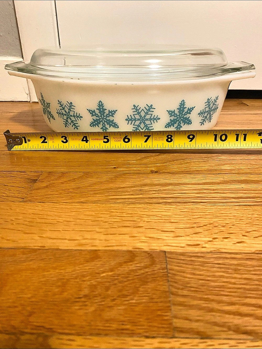 Pyrex 2.5 Quart Snowflake Turquoise on White Casserole Dish
